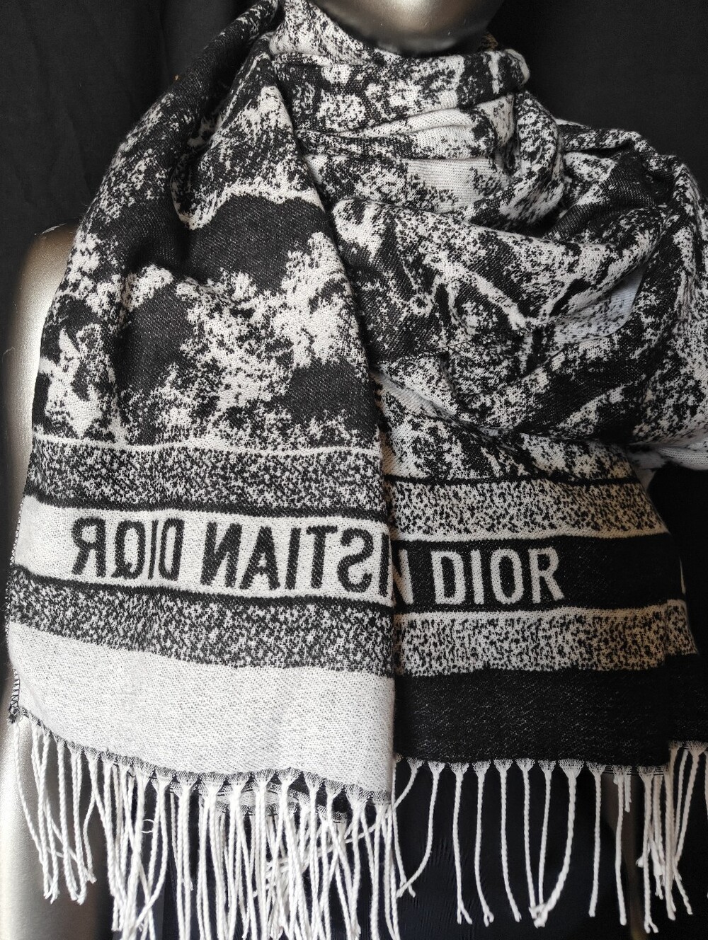 Unisex Animal Forest Pattern Scarf - Picture 4 of 5